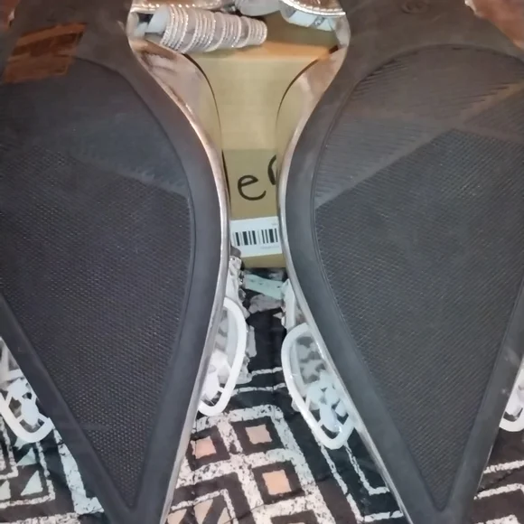 Elegant Silver Women's Shoes with Bow Detail - Picture 2 of 10